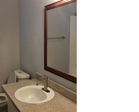 3rd image of 805 Central Dr