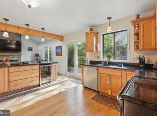 9601 Tinsmith Ln, Burke, VA 22015