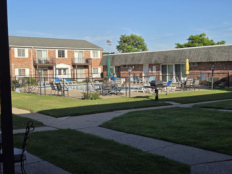 1st image of 1512 Normandy Rd #105