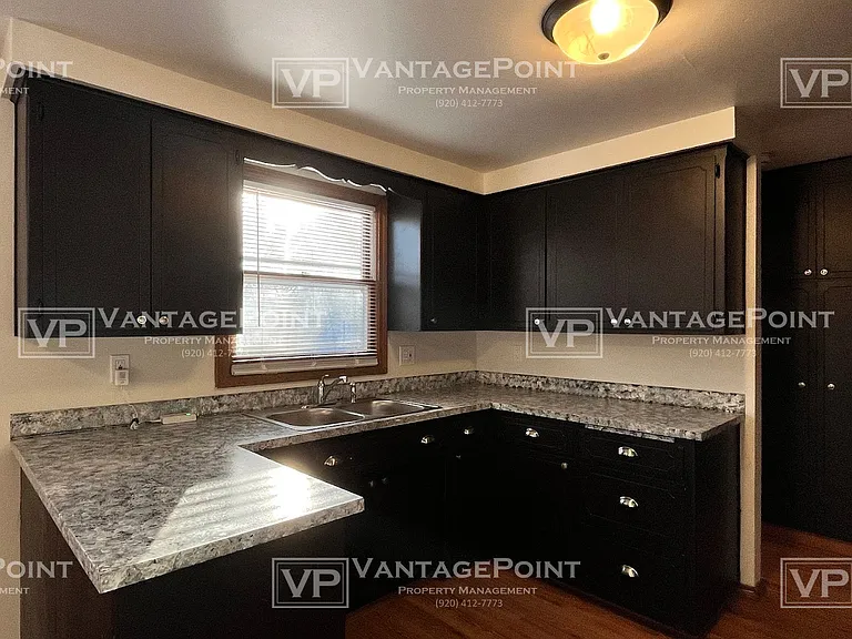 471 Taft St — Photo 13