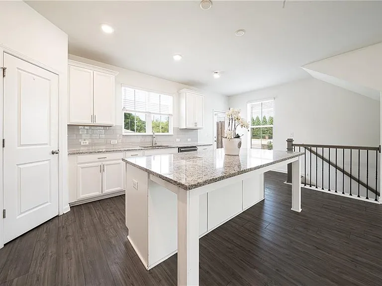 307 Danville Ave — Photo 12