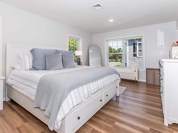5th image of 10 Berkshire Rd #310