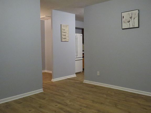 4th image of 9714 Scarborough Ave
