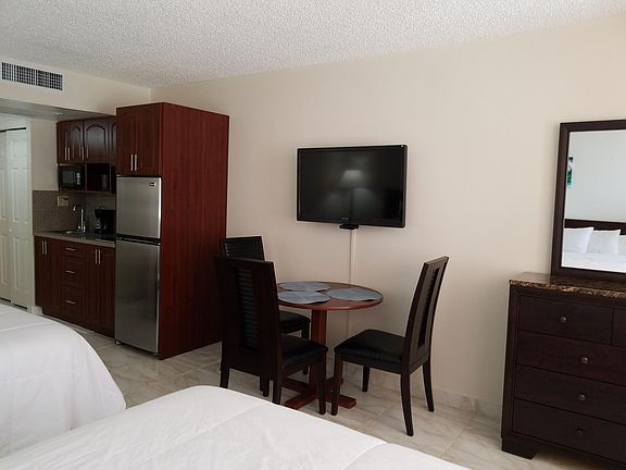 4th image of 19201 Collins Ave #601
