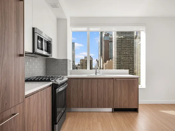 550 10th Avenue image 5 of 14