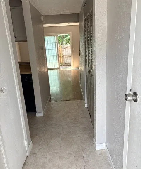 415 Colleen Dr — Photo 2