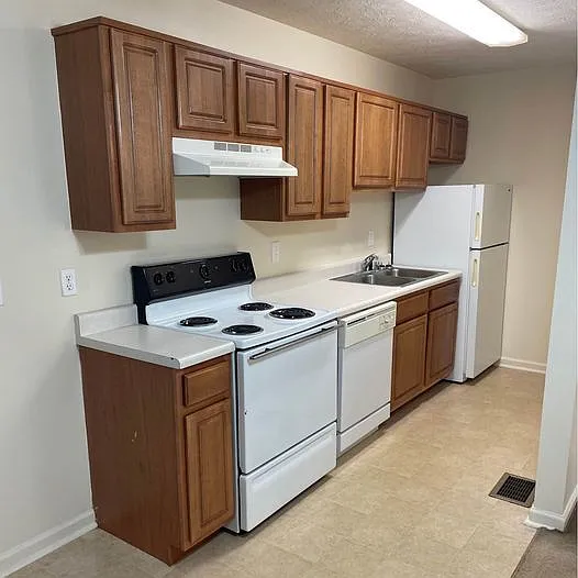 Building Photo - 215 Aqueduct Dr