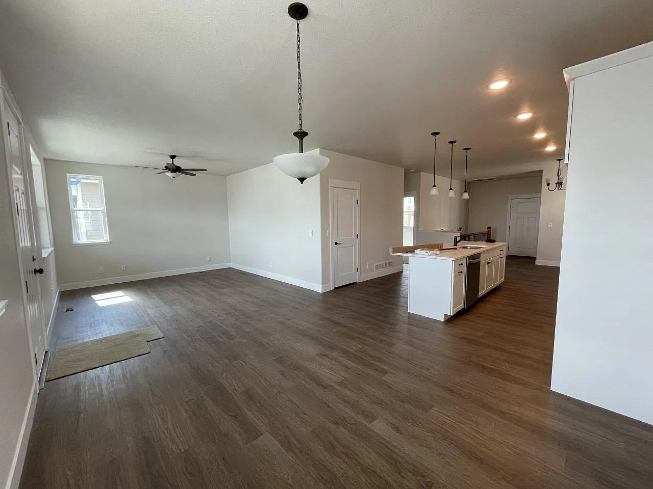 3 bed, 2.5 bath, 2262 sqft, $2,500 — Photo 2