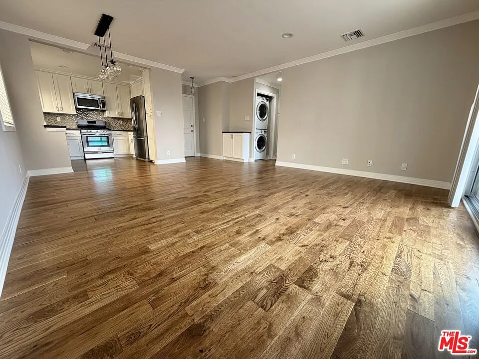 2 bed, 2.0 bath, 1200 sqft, $4,500 — Photo 3