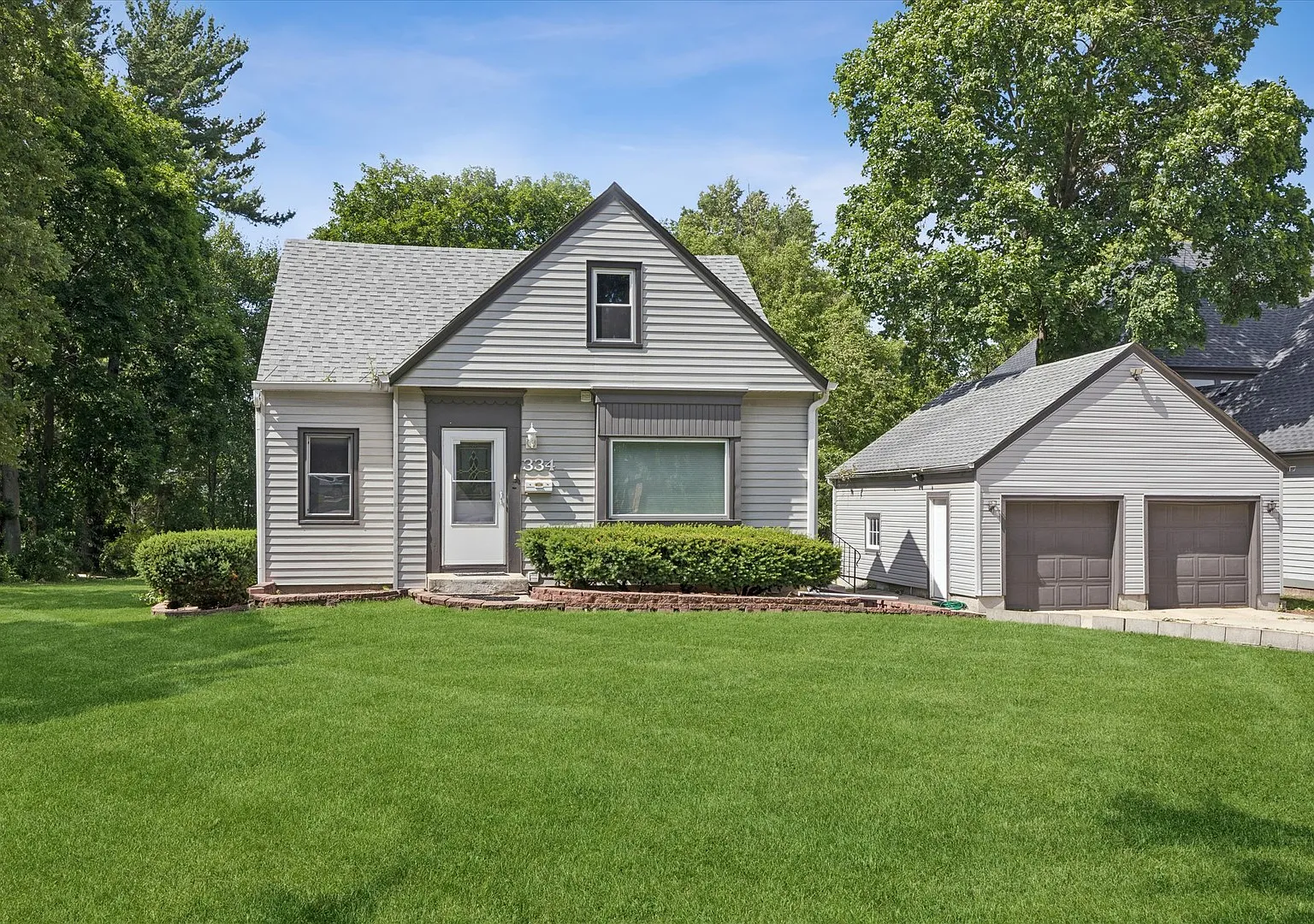 4 bed, 3.5 bath, 1990 sqft, $2,700 — Photo 1