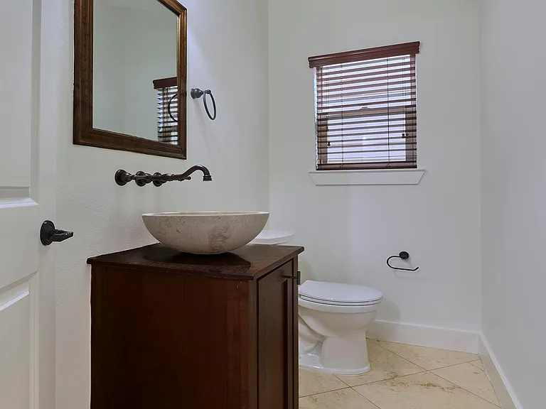 5516 Larkin St — Photo 16