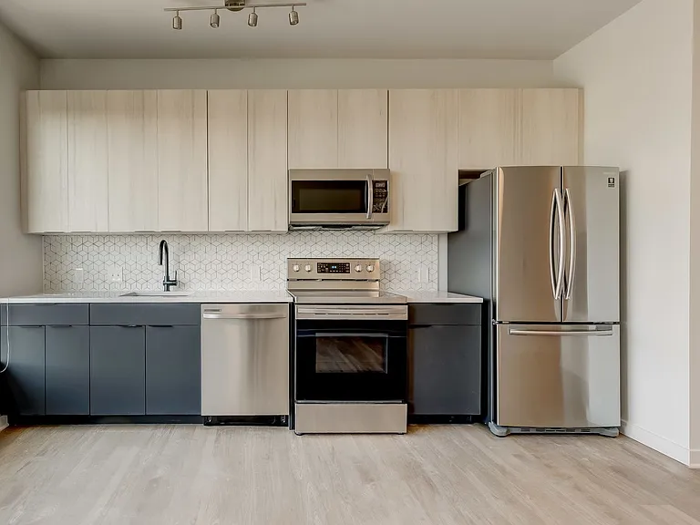 115 W Hamburg — Photo 29