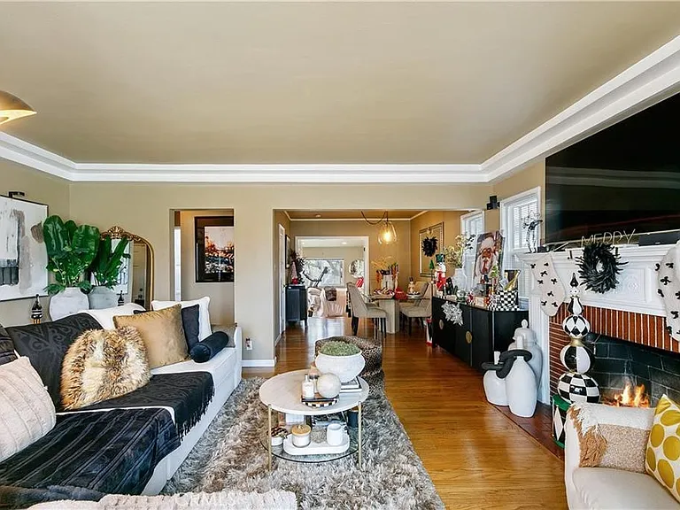 3907 Edgehill Dr — Photo 5