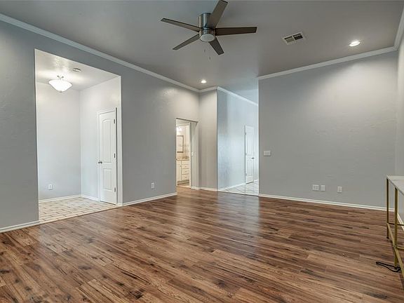 5th image of 616 E Washington Ave