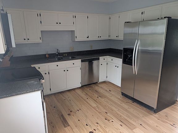 5th image of 22 Royal Oak Dr