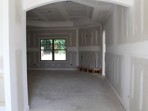 3rd image of 209 Southern Winds Dr