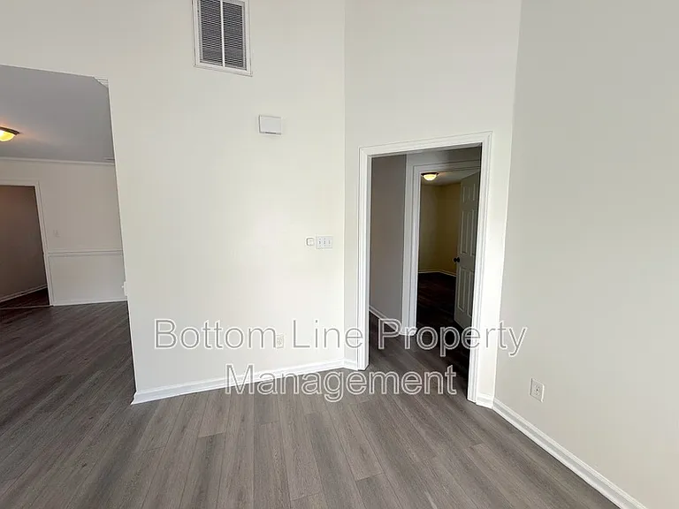 4013 Inglehurst Dr — Photo 10