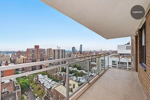 Sold by Triplemint | media 1