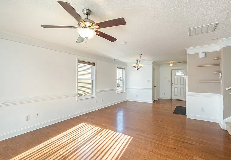 13716 Riding Hill Ave — Photo 5