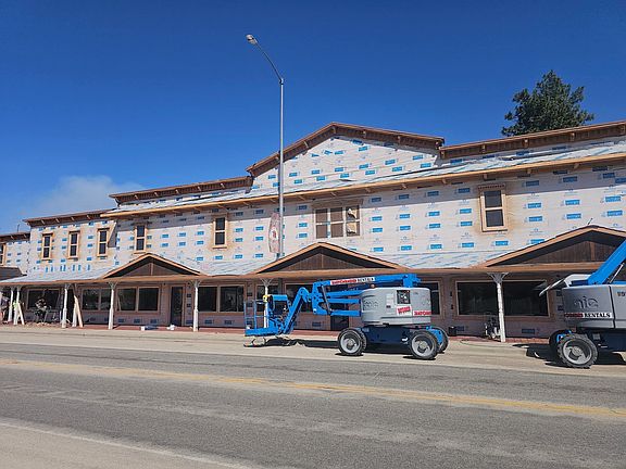 4th image of 208 S Main St