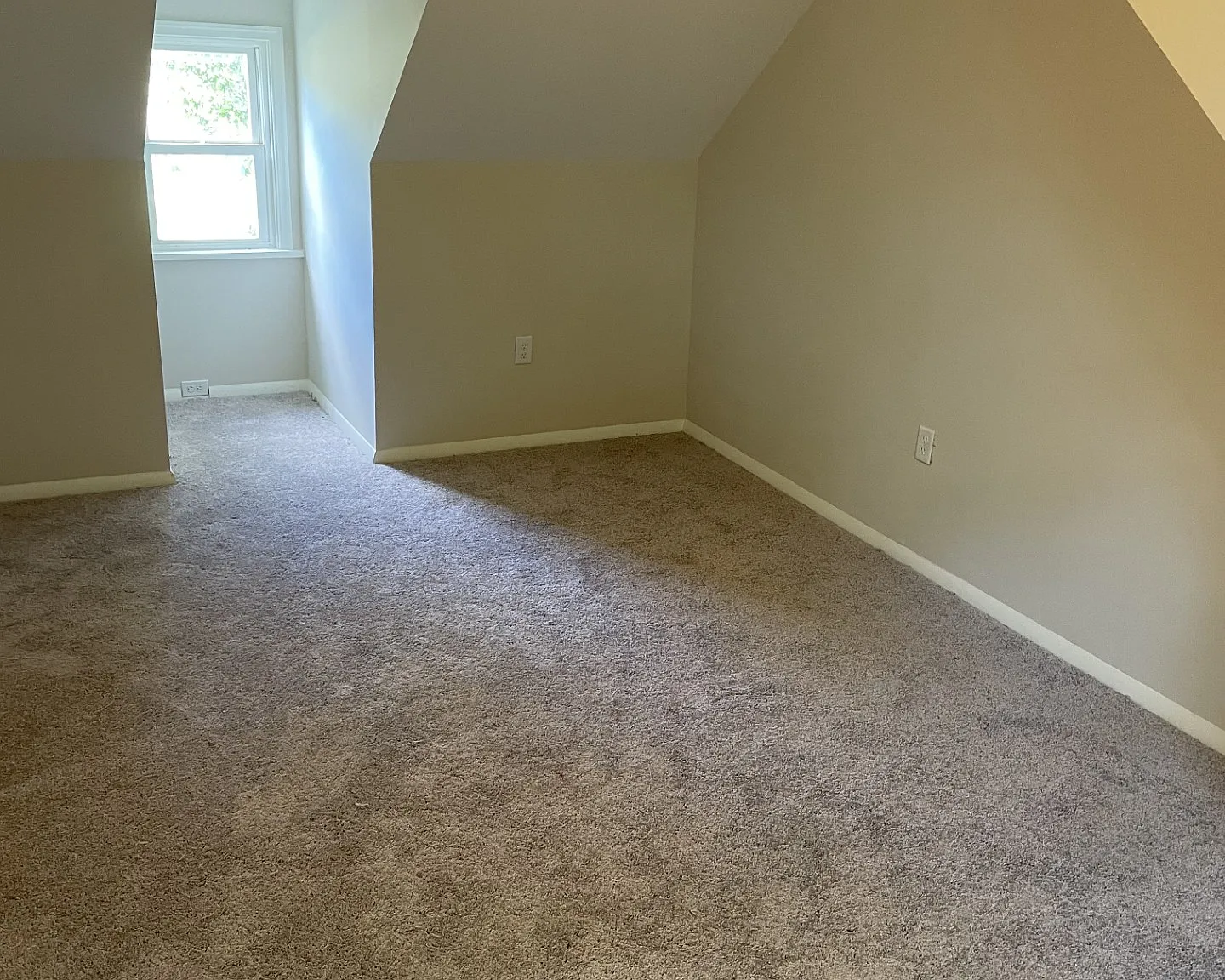 4 bed, 1700 sqft, $2,500 — Photo 2