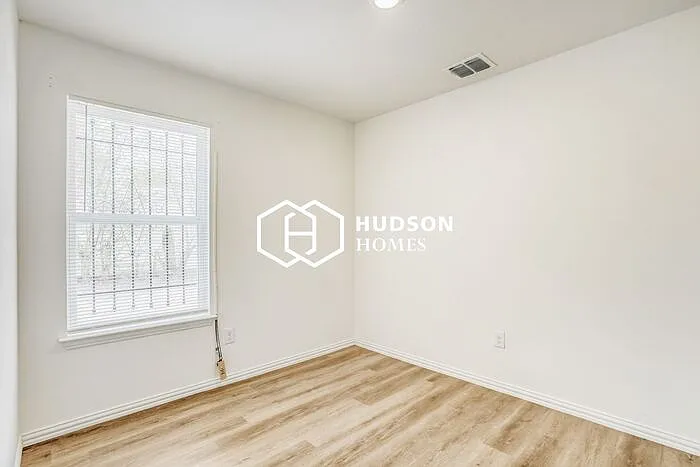 126 N San Ignacio Ave — Photo 9