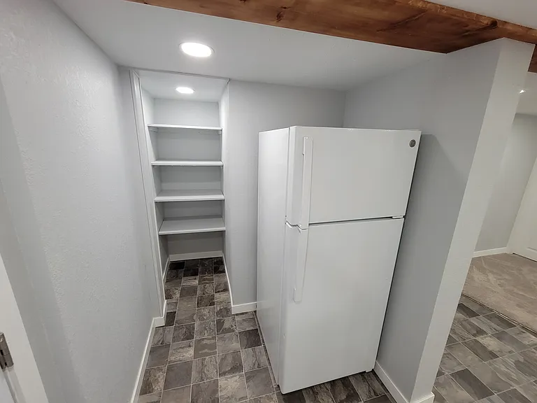 1629 E Pacific Ave #BASEMENT — Photo 7