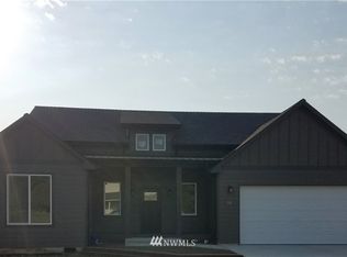 11 Nature Loop Rd, Cathlamet, WA 98612