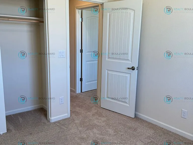 1017 Middle Gate Rd — Photo 15