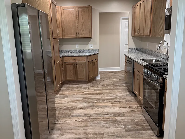 1010 N 2nd Ave NW — Photo 3