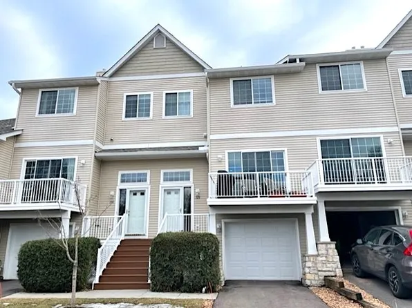 328 Willoughby Way W, Minnetonka, MN 55305
