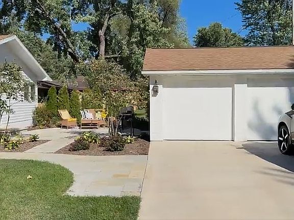 3rd image of 1545 Hadley Rd