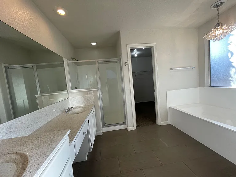 1482 W Elgin St — Photo 15