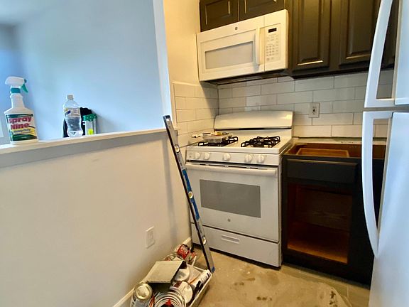 3rd image of 420 N Broadway #2E