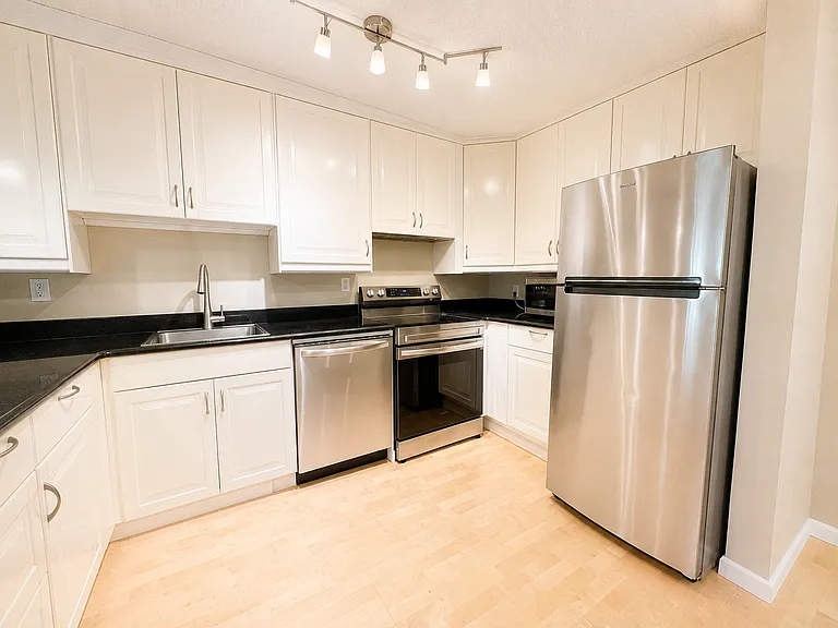 2393 SW Park Pl #106 — Photo 5