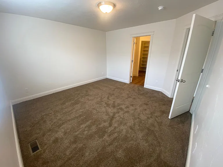1587 N 565 W #104 — Photo 16