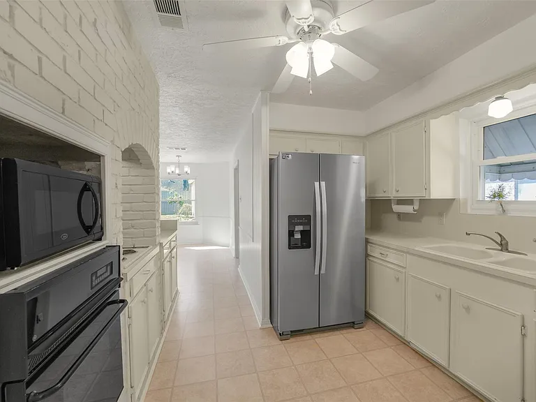 8415 Braesdale Ln — Photo 16