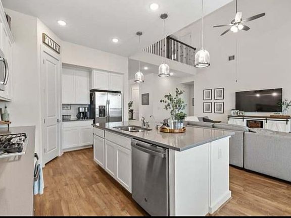 4th image of 6549 Laurencia Pl