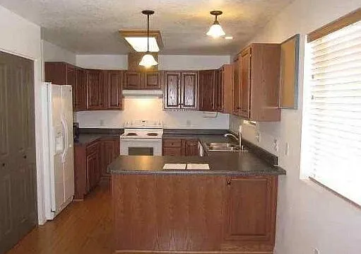 3 bed, 2.5 bath, 1250 sqft, $1,999 — Photo 2