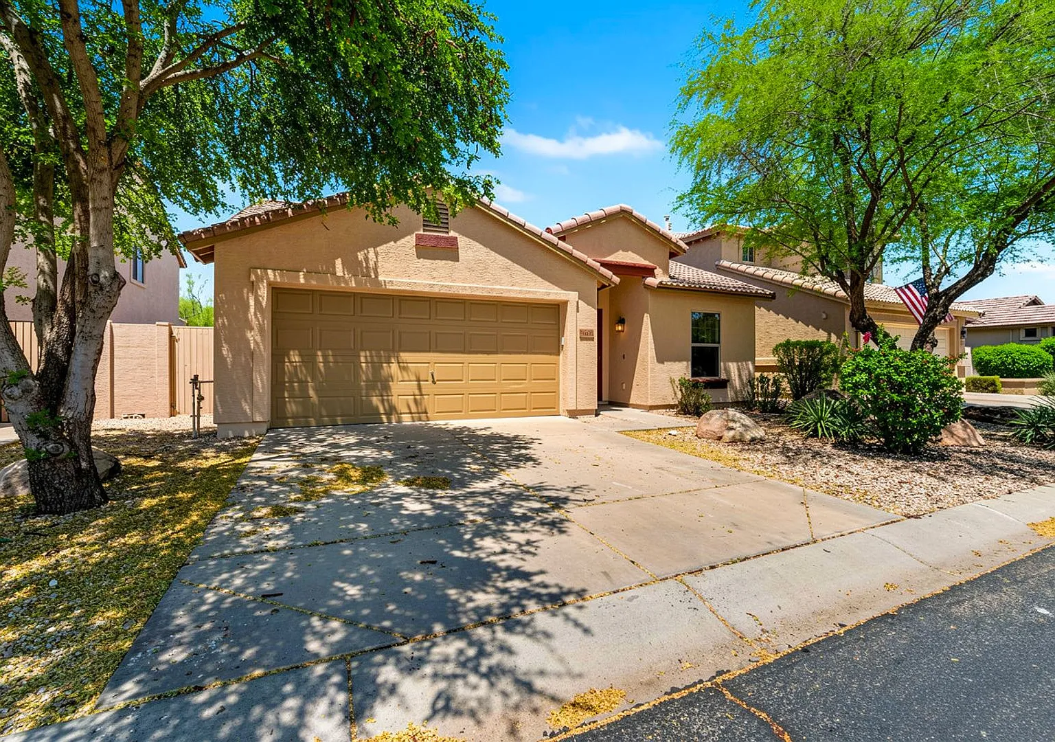 Well maintained 3 bedroom home in Cave Creek AZ - Available Today! — Photo 1