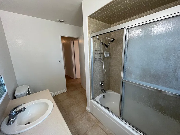 400 W Blaine St — Photo 14