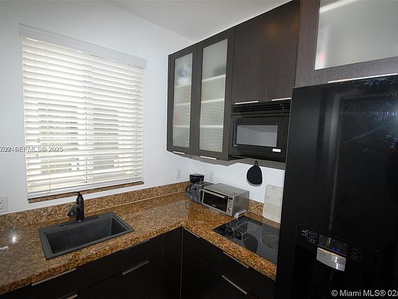 5th image of 1000 Meridian Ave APT 23