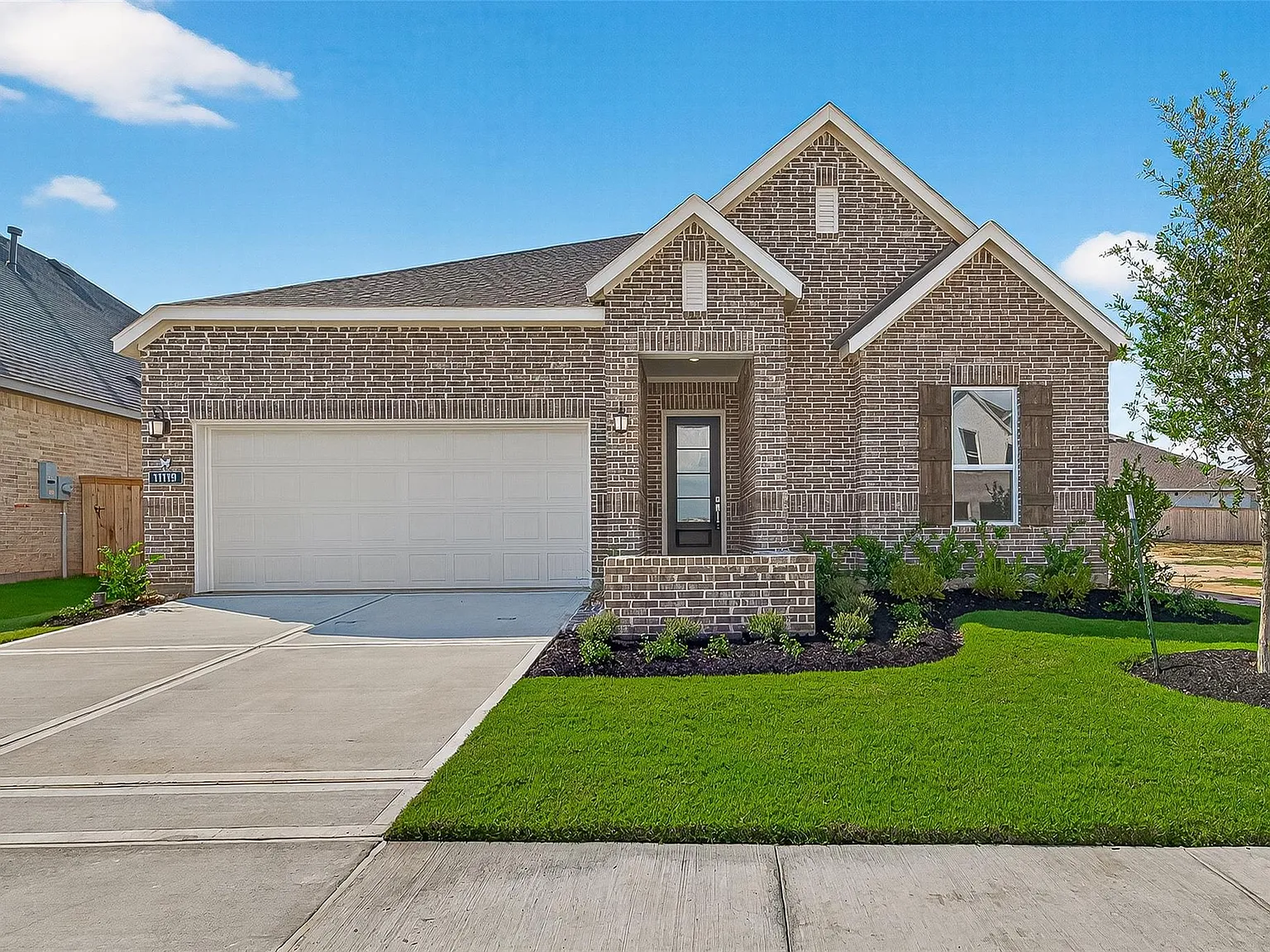 4 bed, 2.0 bath, 1962 sqft, $2,850 — Photo 2