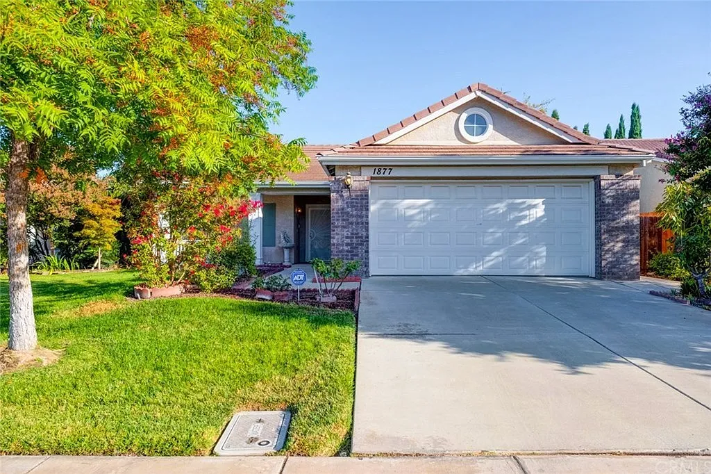 3 bed, 1434 sqft, $2,000 — Photo 1