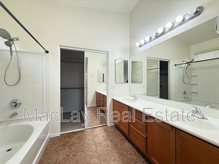 8311 S 23rd Pl — Photo 17