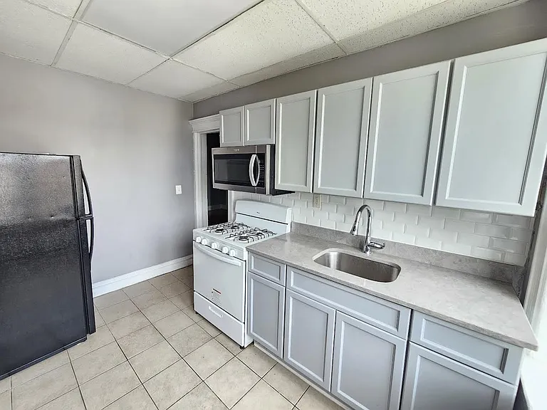 317 William St #2 — Photo 3