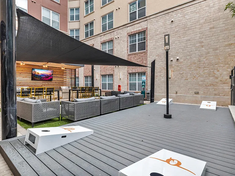 The Quarters Nueces House (Student Housing - Rent by the Bed) — Photo 62