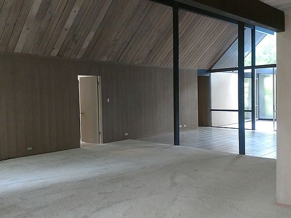 5th image of 1585 Clay Dr