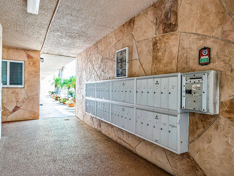 2615 NE 1st Ct #203 — Photo 9