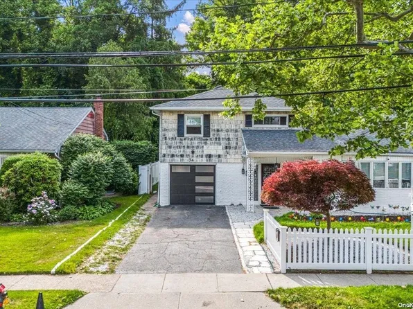 34 Newport Drive, Hewlett, NY 11557